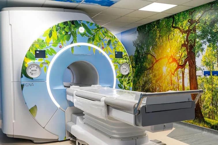 Hastaları sakinleştirmek için MRI tarayıcısı doğa manzaralarıyla kaplandı