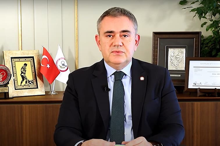 TEB deprem alanındaki deneyimlerini dünya eczacılarıyla paylaştı..